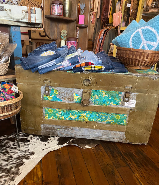 Vintage trunk (in store)