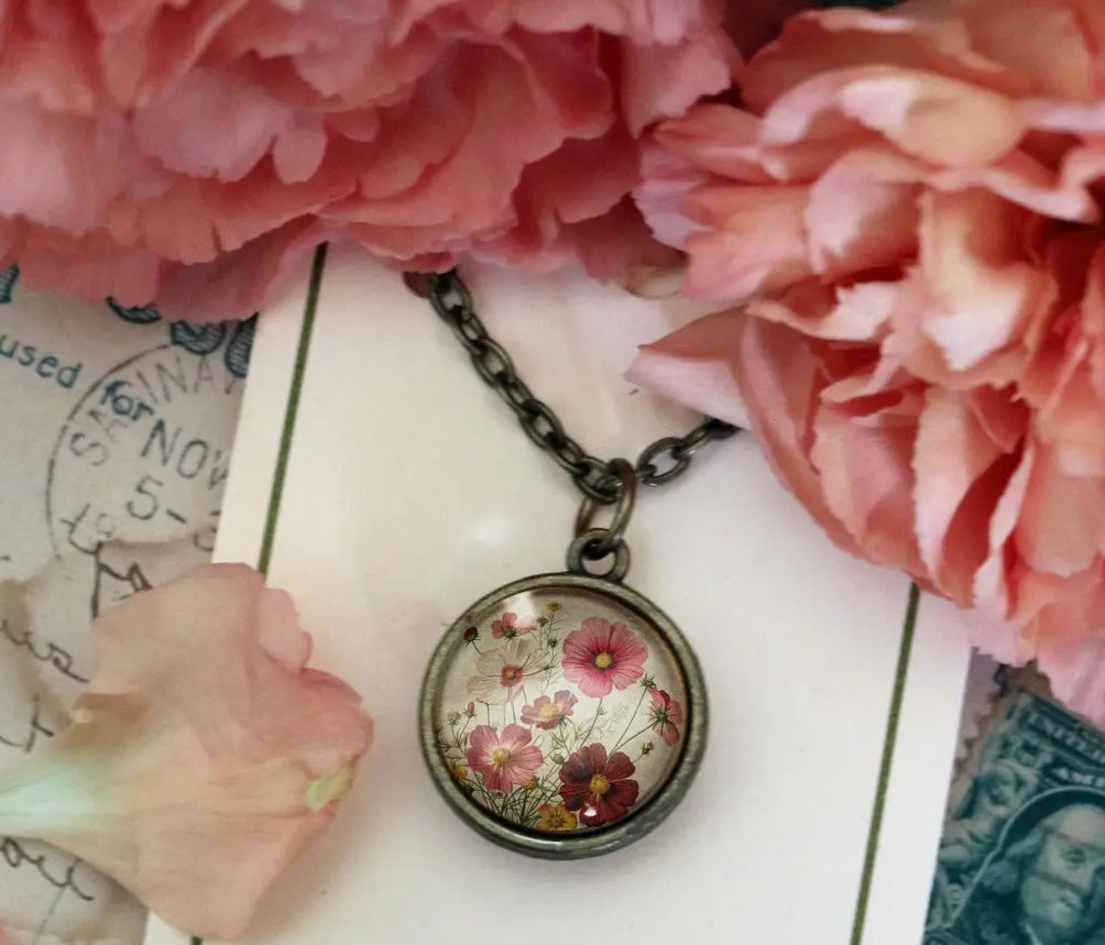 Cosmo flower necklace