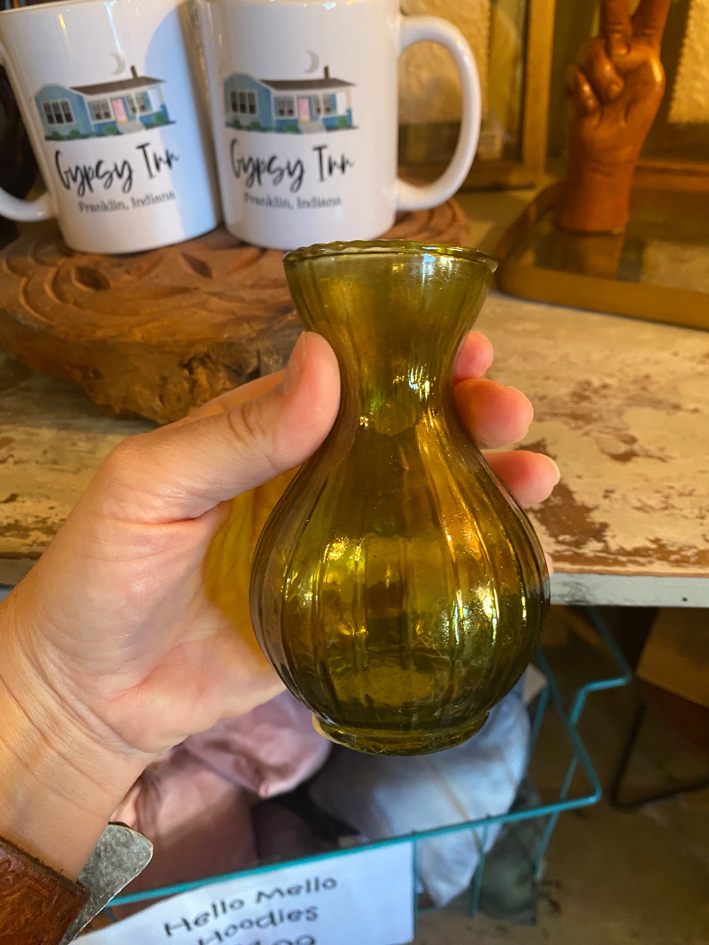 Reactive glass vases