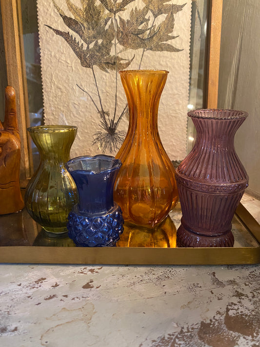 Reactive glass vases