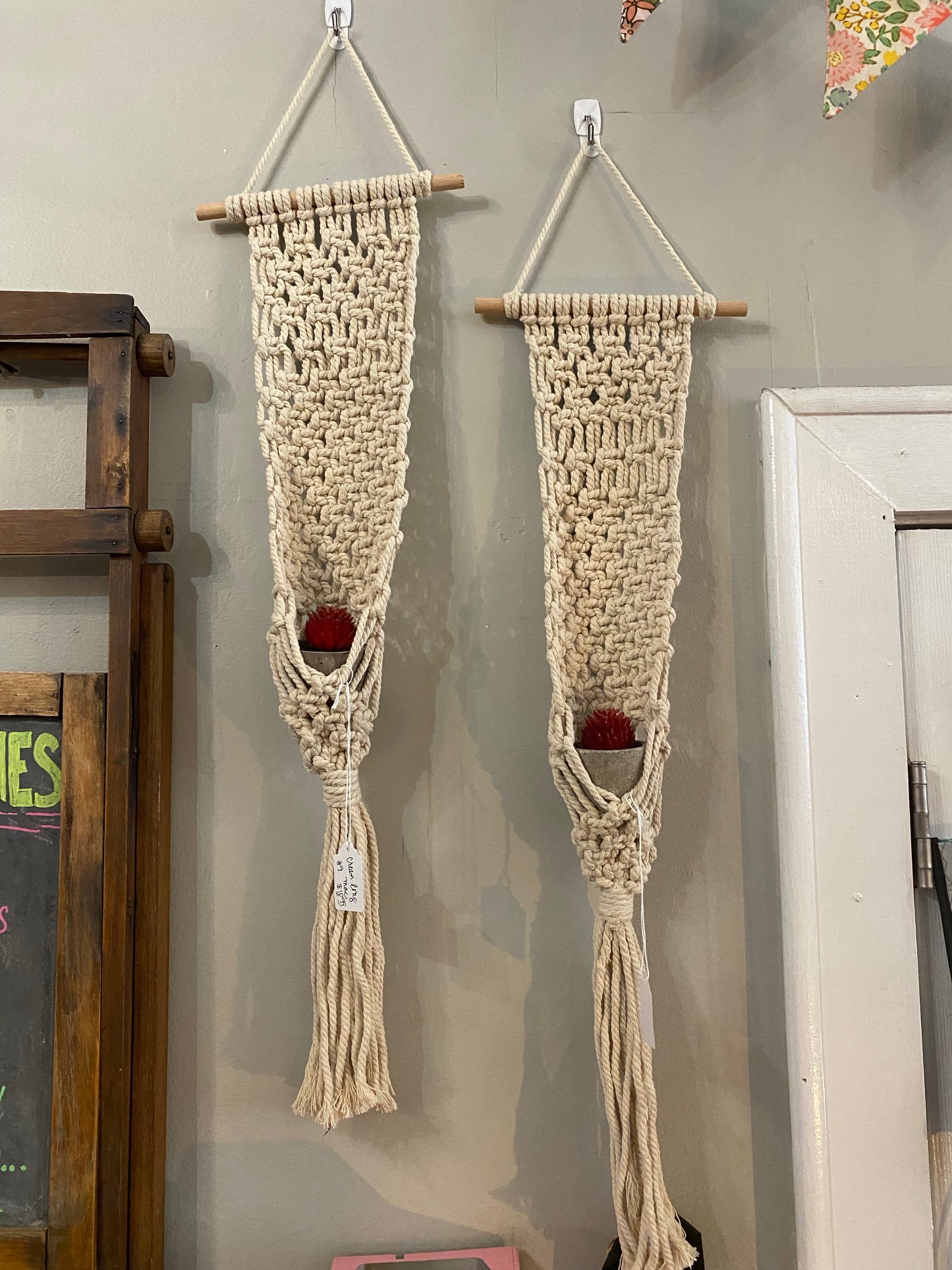 Macreme cream hangers