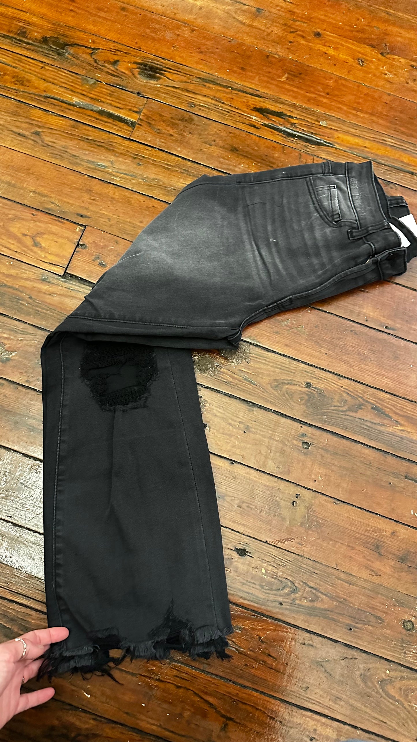 Black raw hem Jean