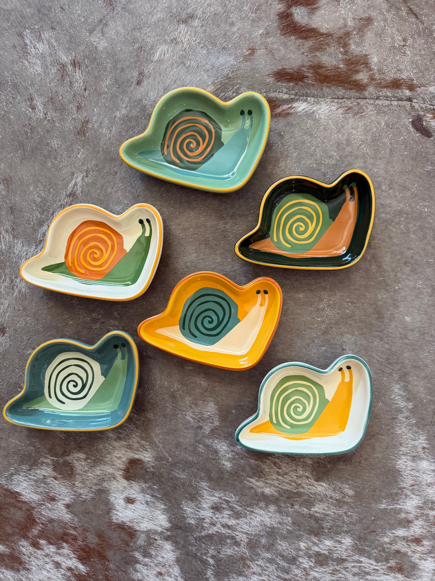 Snail pinch bowls