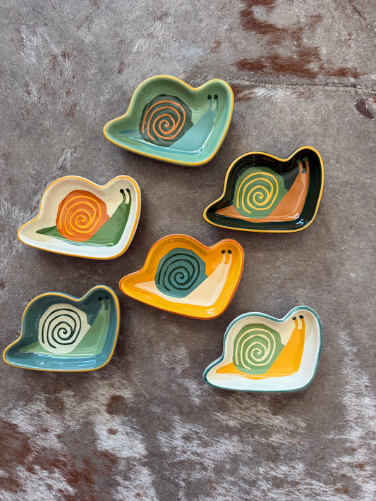 Snail pinch bowls