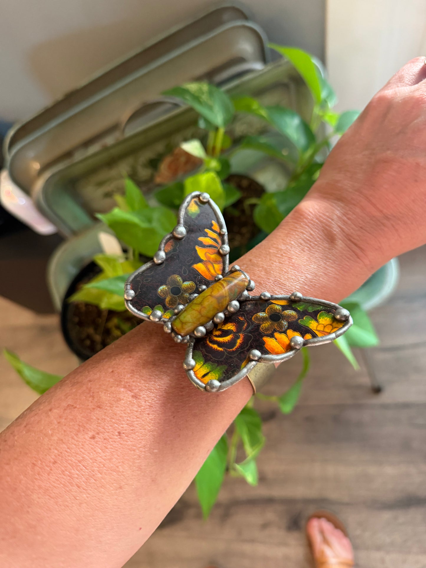 Butterfly cuff
