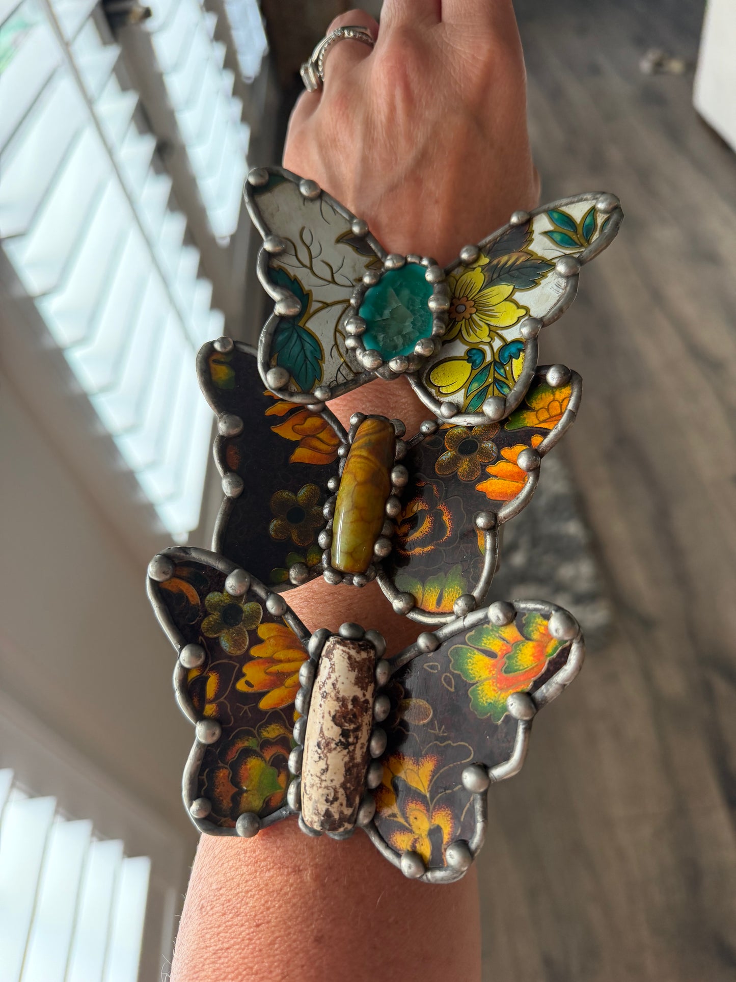 Butterfly cuff